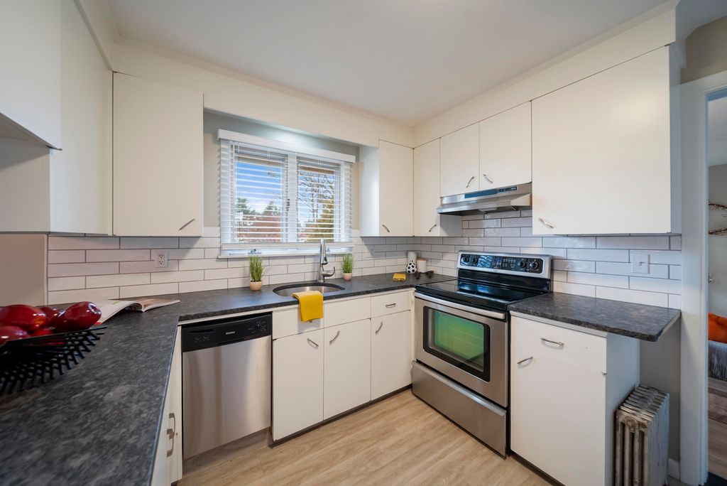 Photo of 90 Glenwood Avenue, Manchester, NH 03102 (MLS # 5070701)