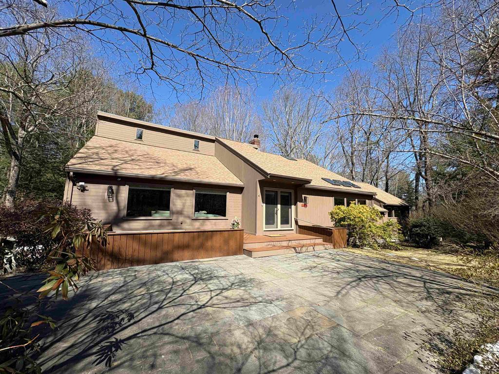 Photo of 4 Windsor Boulevard, Londonderry, NH 03053 (MLS # 5077834)