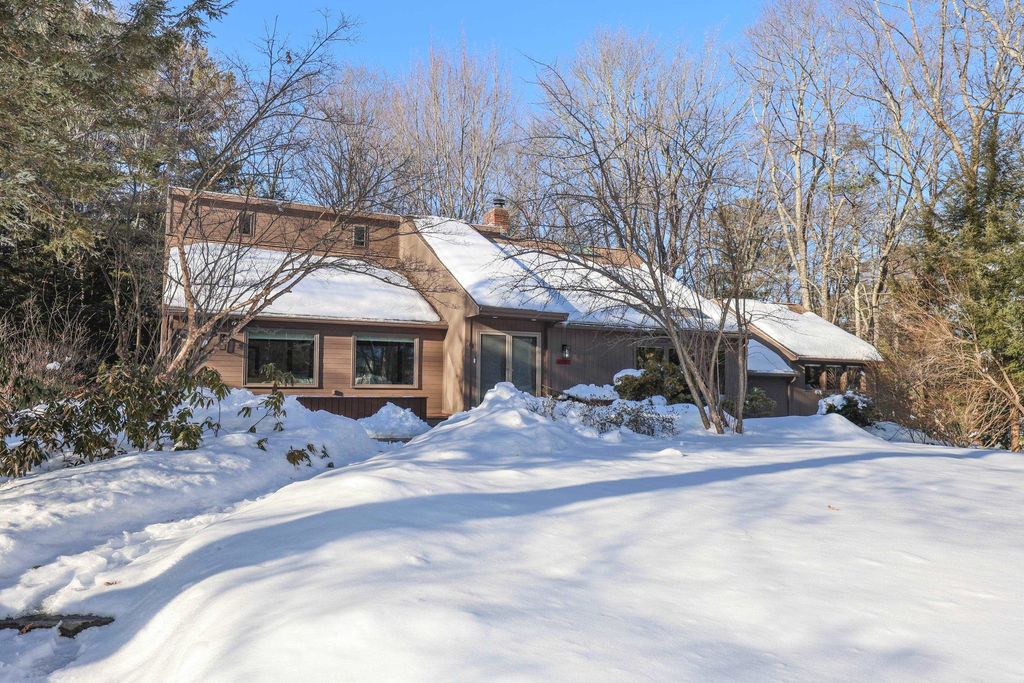 Photo of 4 Windsor Boulevard, Londonderry, NH 03053 (MLS # 5077834)