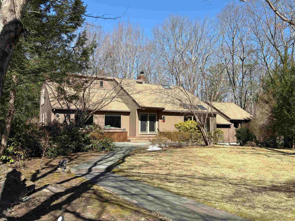 Photo of 4 Windsor Boulevard, Londonderry, NH 03053 (MLS # 5077834)