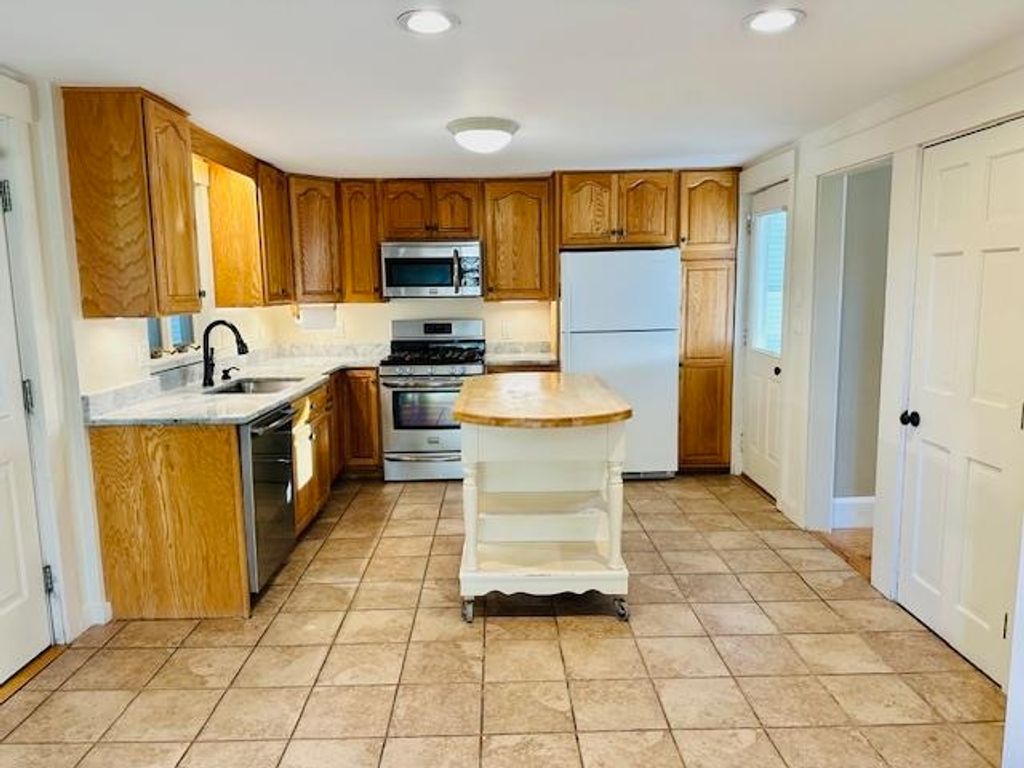 Photo of 11 Chester Court, Laconia, NH 03246 (MLS # 5063883)