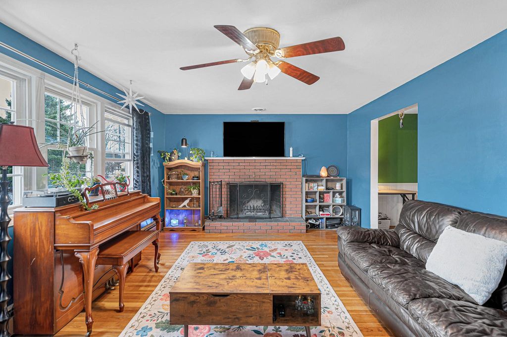 Photo of 7 Douglas Drive, Salem, NH 03079 (MLS # 5079824)