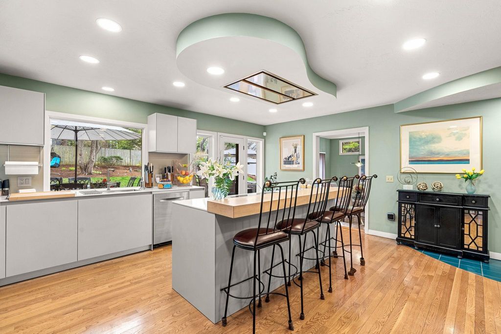 Photo of 57 Greenfield Street, Manchester, NH 03104 (MLS # 5088468)