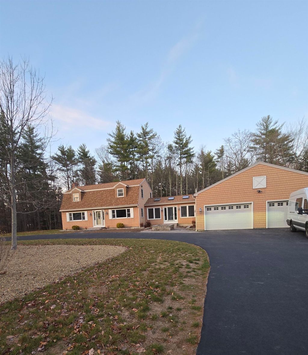 Photo of 28 Sandy Knoll Drive, Auburn, NH 03032 (MLS # 5070387)