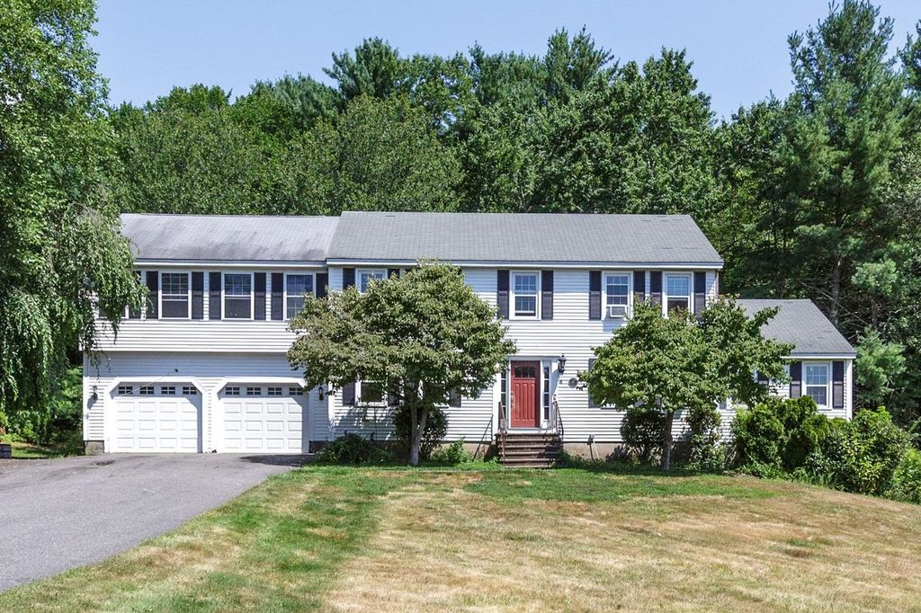 Photo of 4 Elijah Hill Lane, Londonderry, NH 03053 (MLS # 5054571)