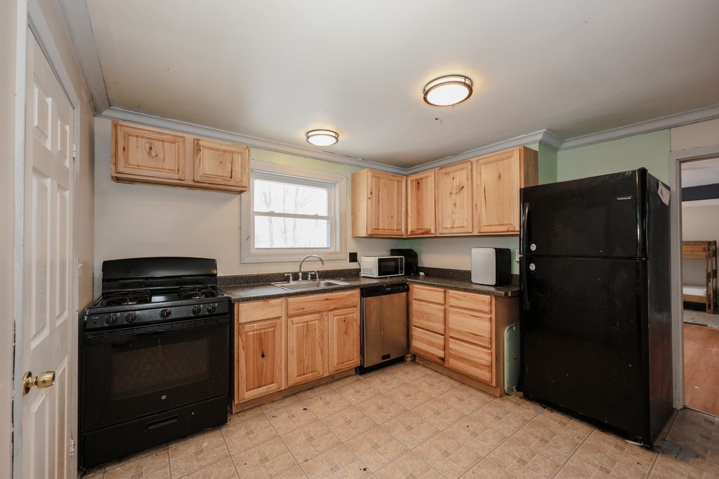 Photo of 32 Norton Street, Nashua, NH 03064 (MLS # 5078852)