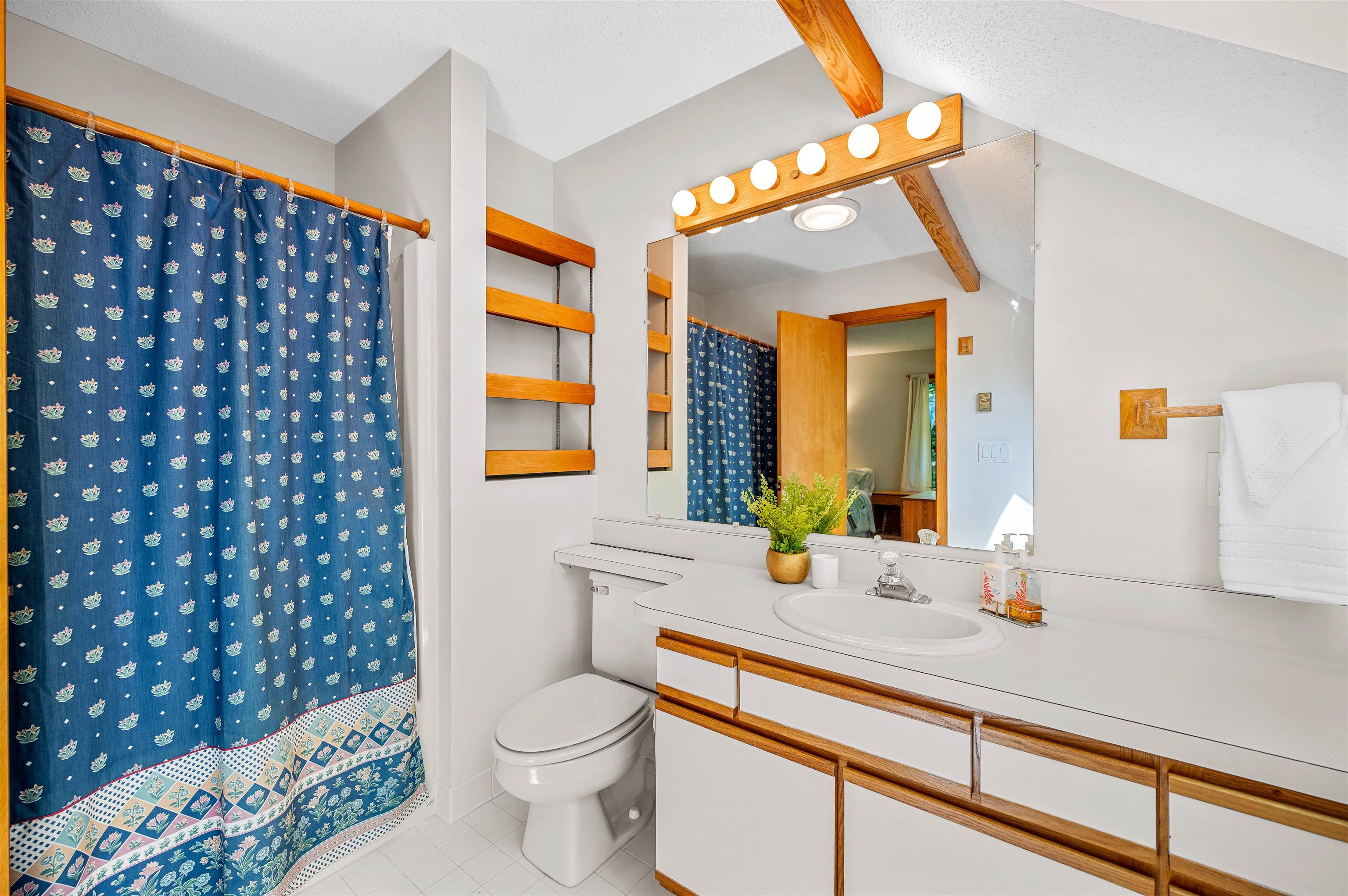 Stowe, Vermont 05672, United States, 3 Bedrooms Bedrooms, ,4 BathroomsBathrooms,Residential,Active,255269