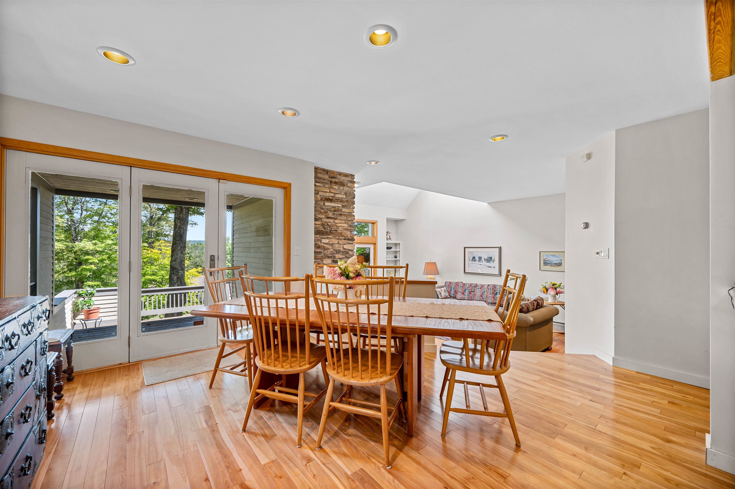 Stowe, Vermont 05672, United States, 3 Bedrooms Bedrooms, ,4 BathroomsBathrooms,Residential,Active,255269