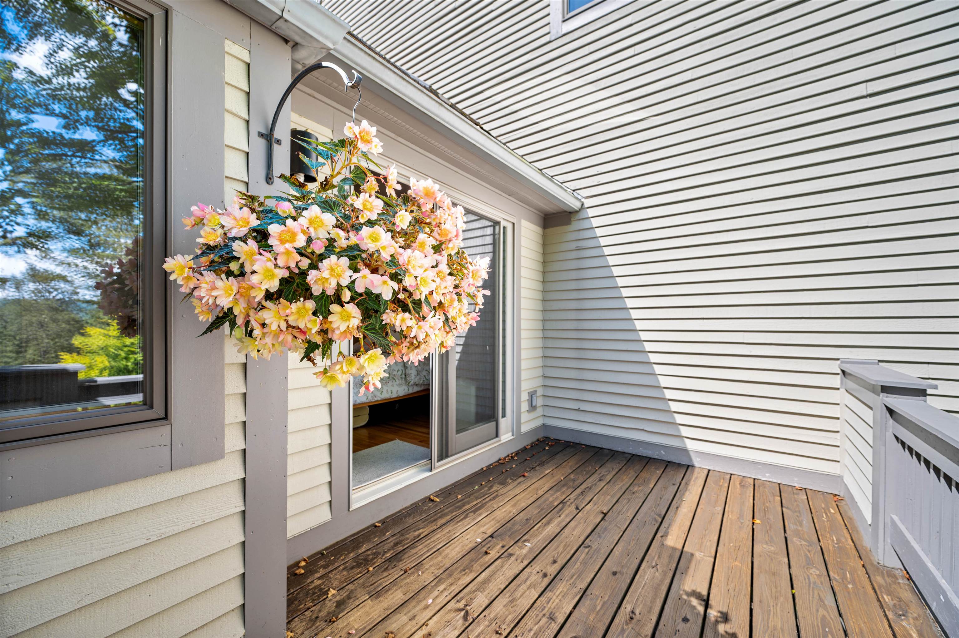 Stowe, Vermont 05672, United States, 3 Bedrooms Bedrooms, ,4 BathroomsBathrooms,Residential,Active,255269