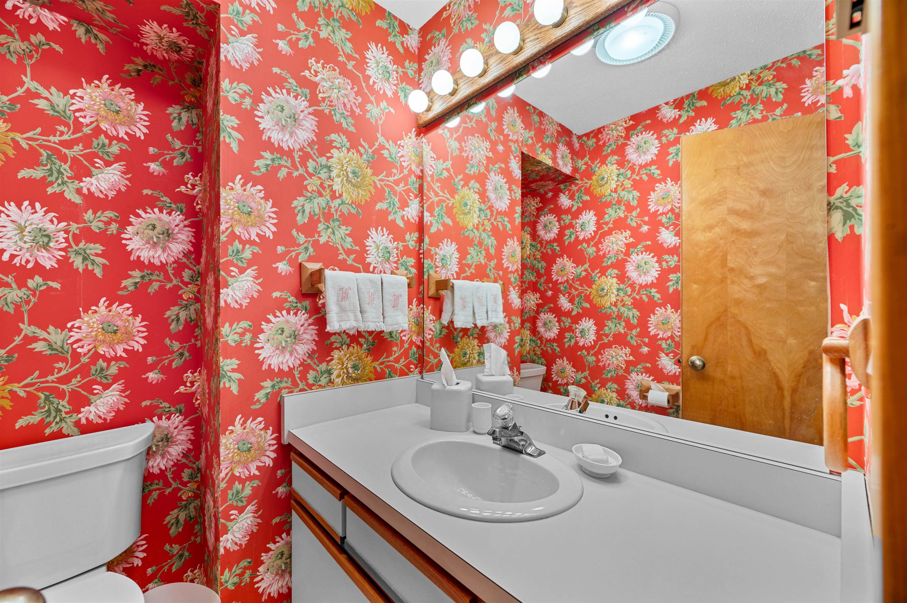 Stowe, Vermont 05672, United States, 3 Bedrooms Bedrooms, ,4 BathroomsBathrooms,Residential,Active,255269