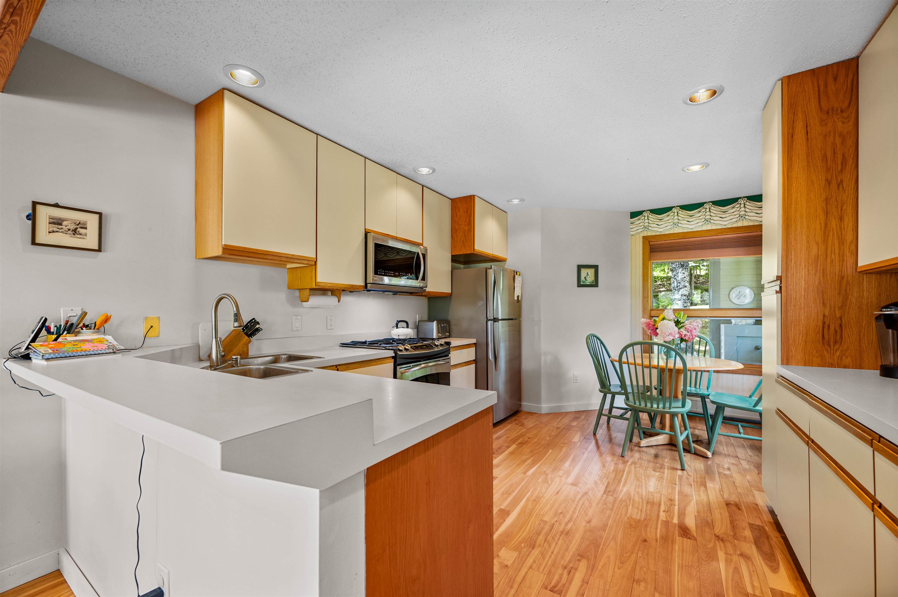 Stowe, Vermont 05672, United States, 3 Bedrooms Bedrooms, ,4 BathroomsBathrooms,Residential,Active,255269