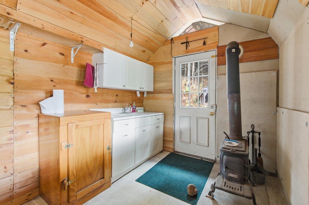 3121 Hogback Road