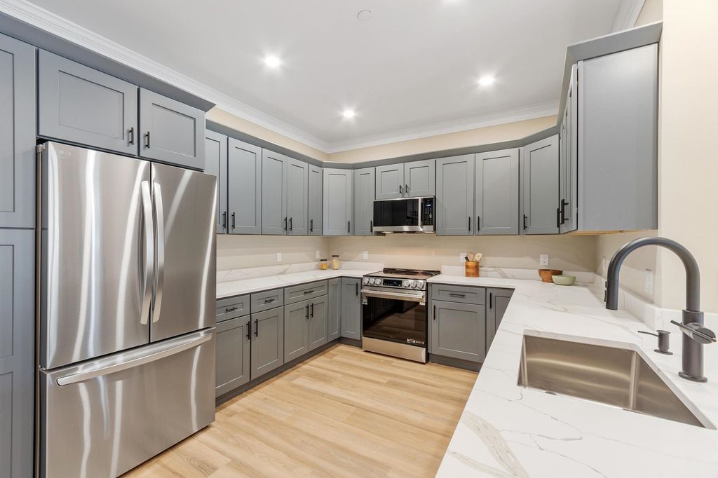 Photo of 10100 S Willow Street #211, Manchester, NH 03103 (MLS # 5087380)