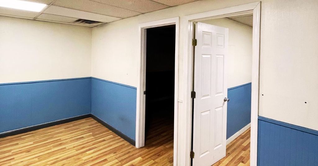 Photo of 520 Mammoth Road, Londonderry, NH 03053 (MLS # 4938735)