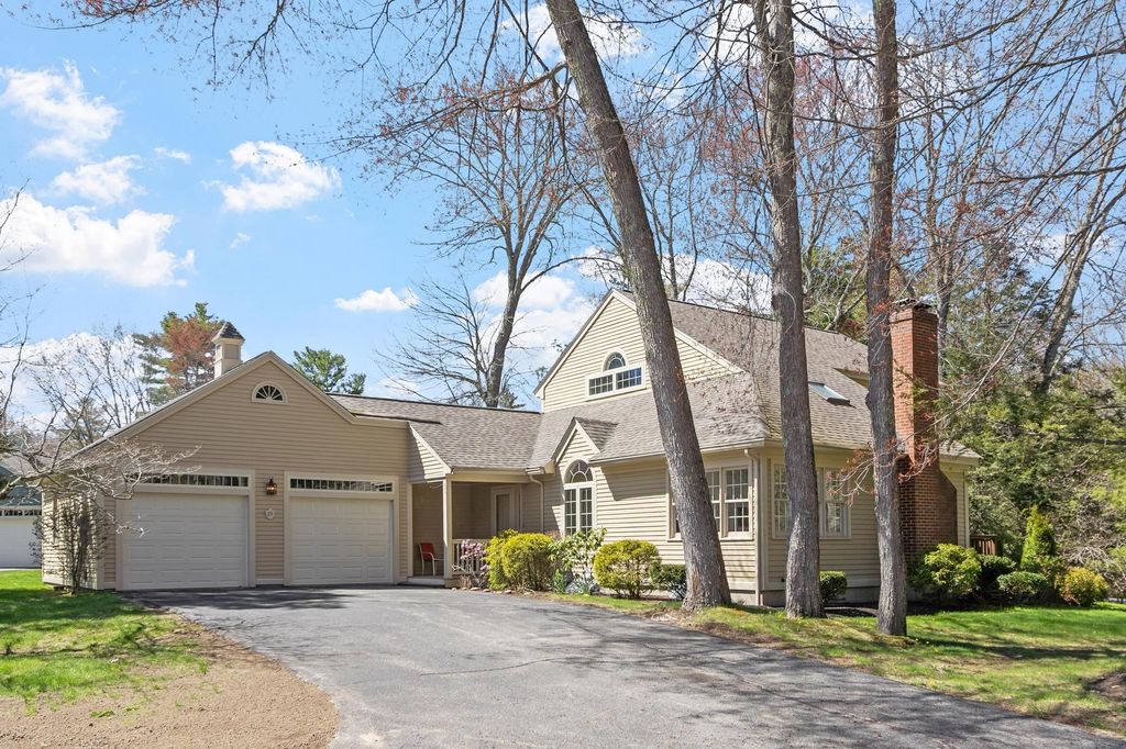 Photo of 21 Peninsula Drive #21, Stratham, NH 03885 (MLS # 5087434)