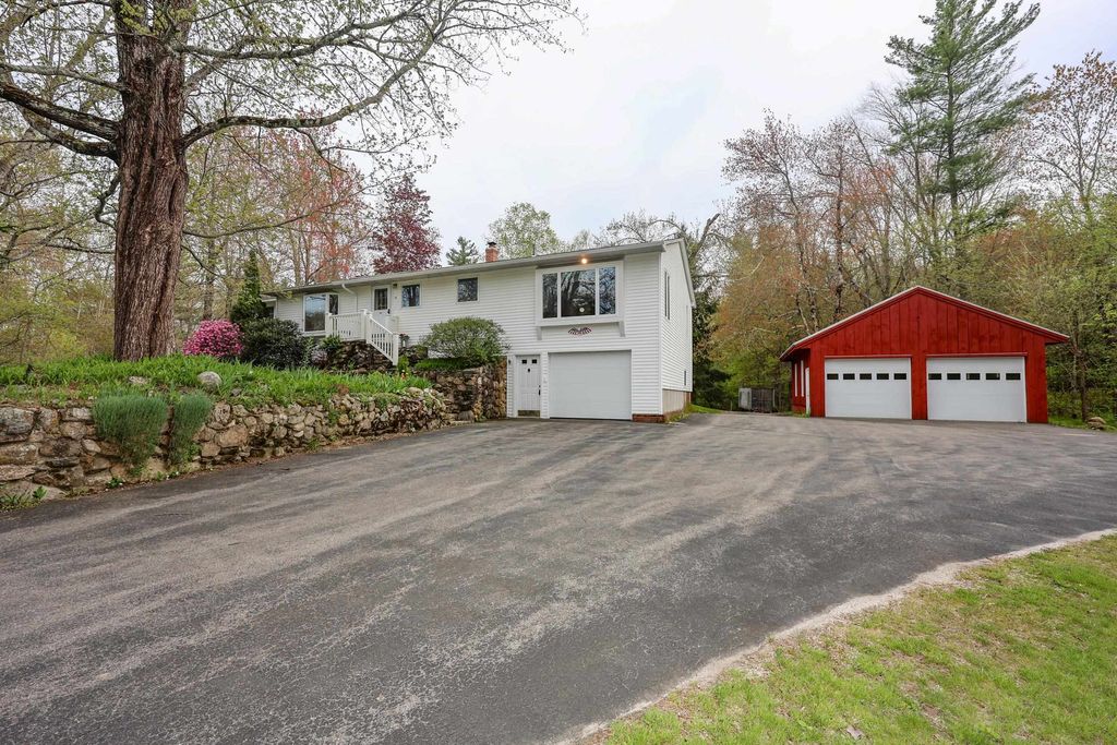 Photo of 78 Amherst Road, Merrimack, NH 03454 (MLS # 5088312)