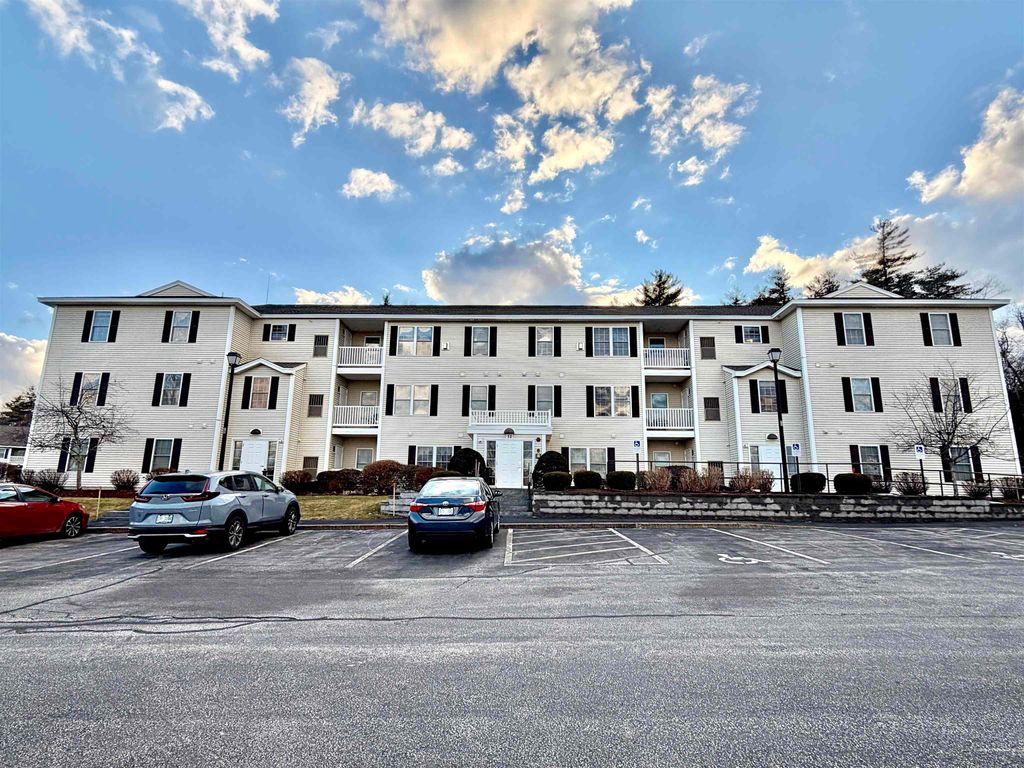 Photo of 14 Vista Ridge Drive #60, Londonderry, NH 03053 (MLS # 5074198)