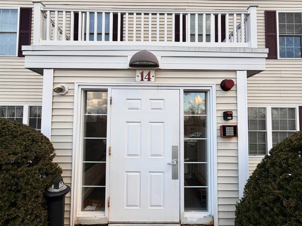 Photo of 14 Vista Ridge Drive #60, Londonderry, NH 03053 (MLS # 5074198)