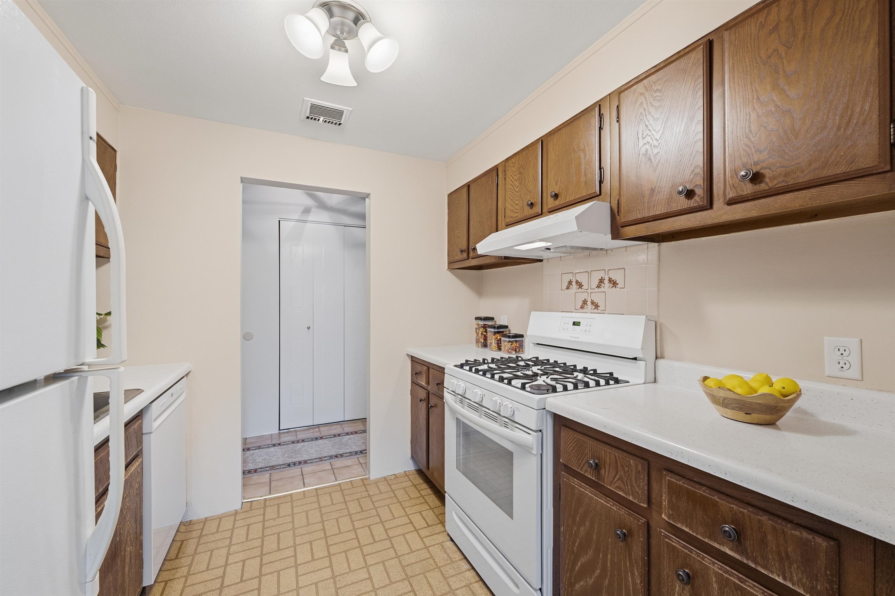 9-5 Louisburg Square 5