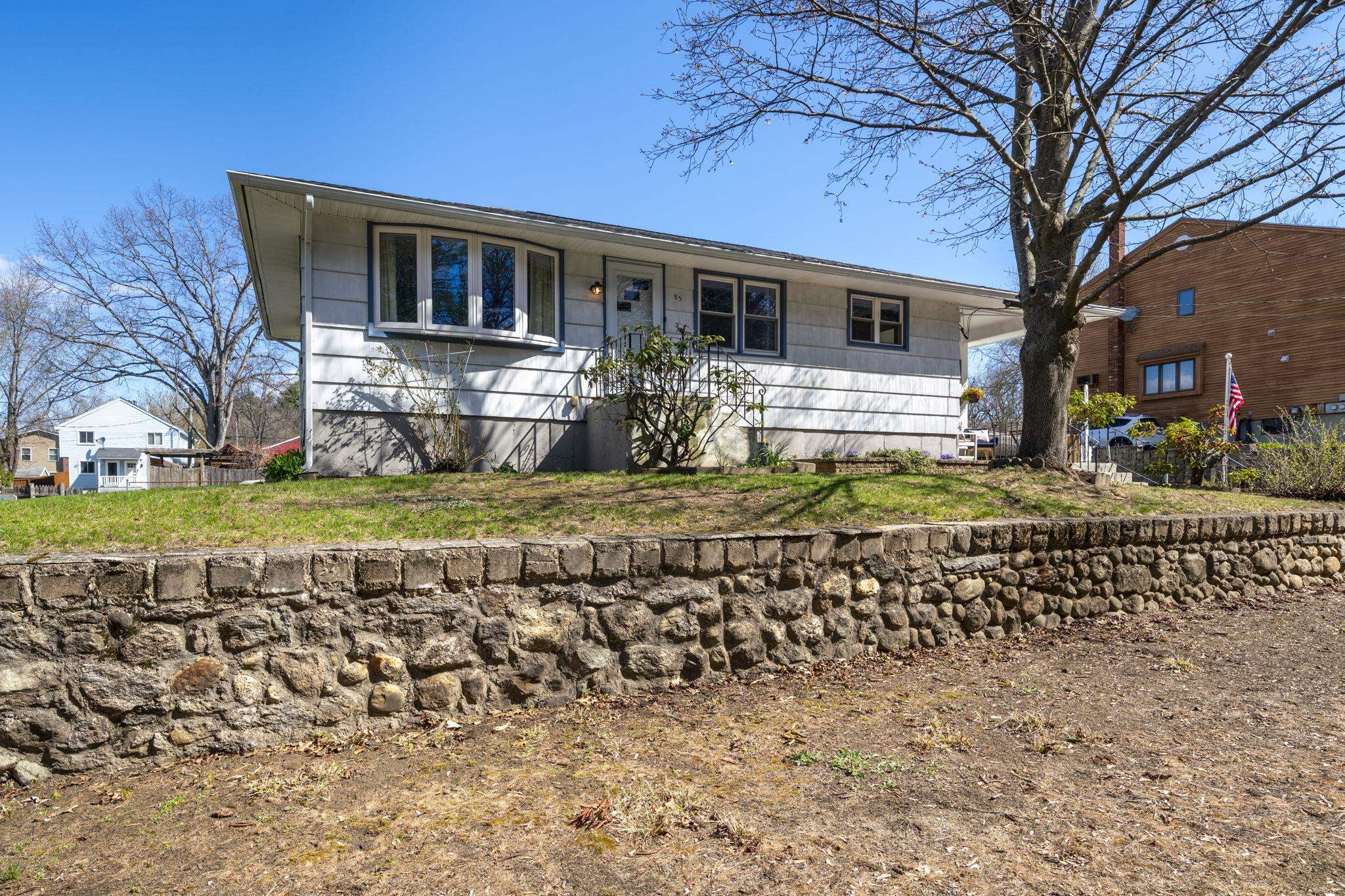 85 W Mitchell Street