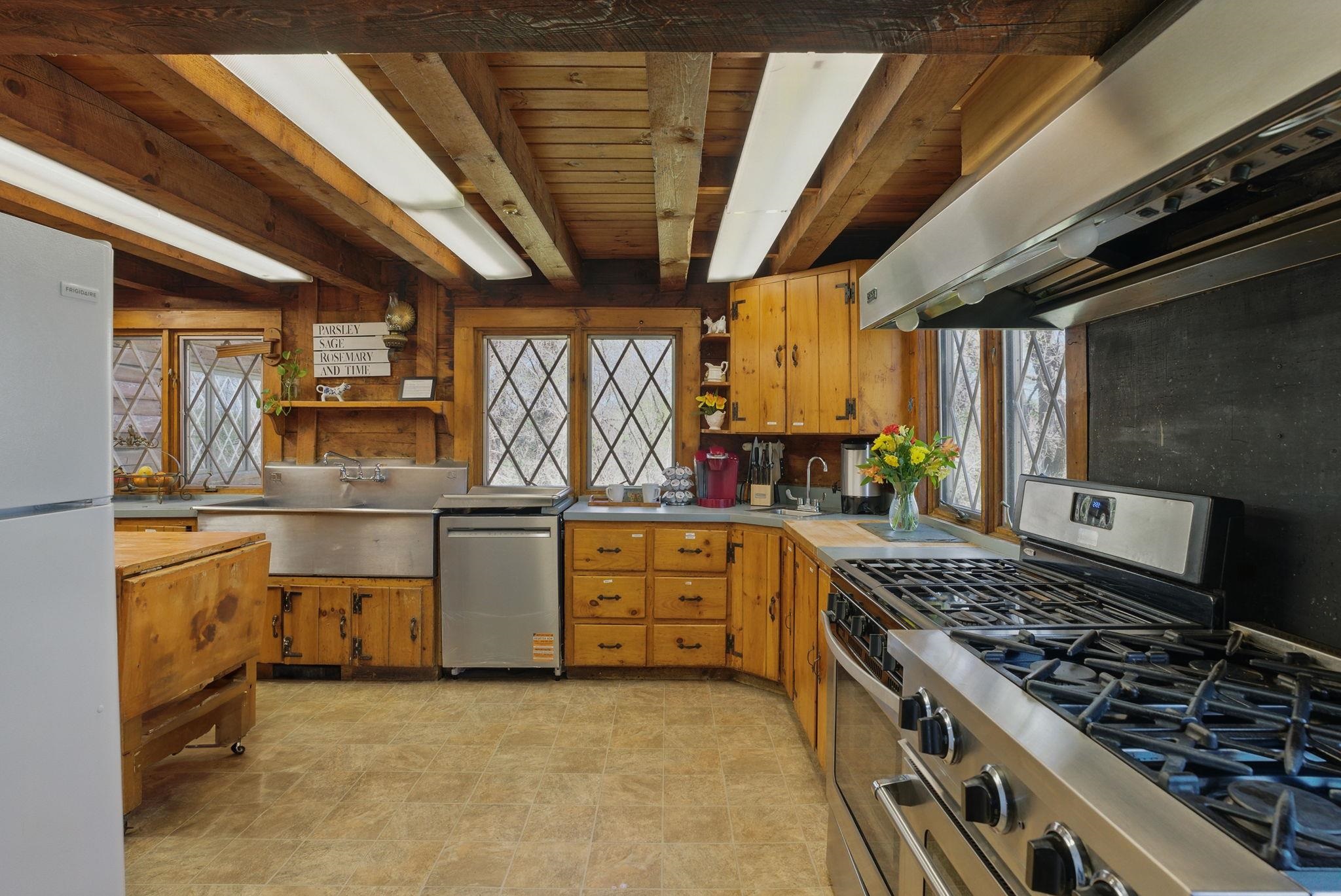 Temple, New Hampshire 03084, United States, 18 Bedrooms Bedrooms, ,11 BathroomsBathrooms,Residential,Active,175802