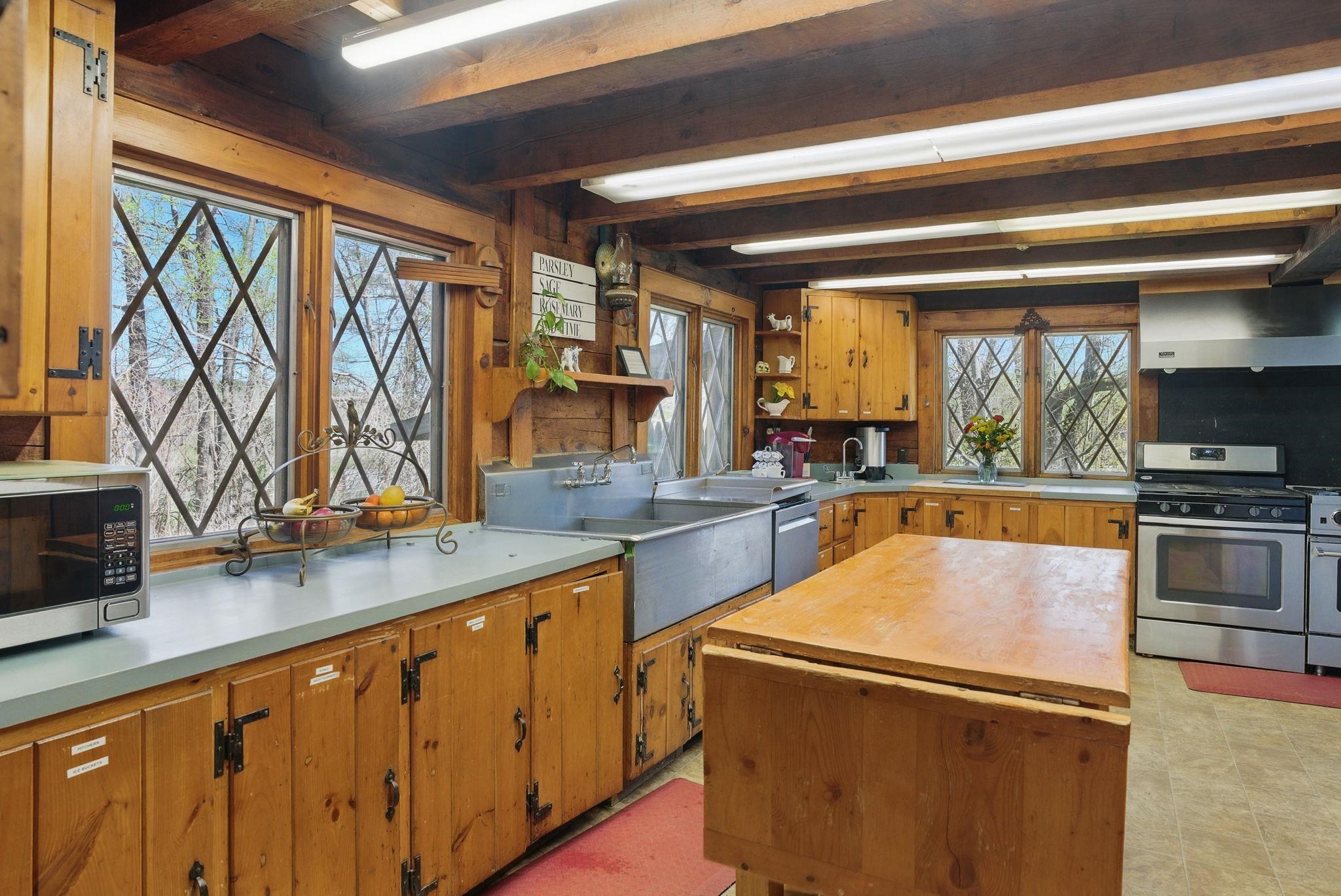 Temple, New Hampshire 03084, United States, 18 Bedrooms Bedrooms, ,11 BathroomsBathrooms,Residential,Active,175802