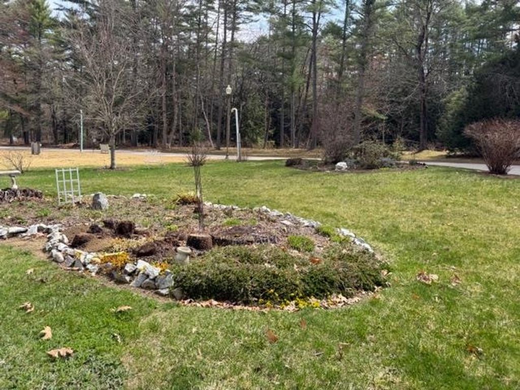 Photo of 27 Queens Lane, Epsom, NH 03234 (MLS # 5084440)