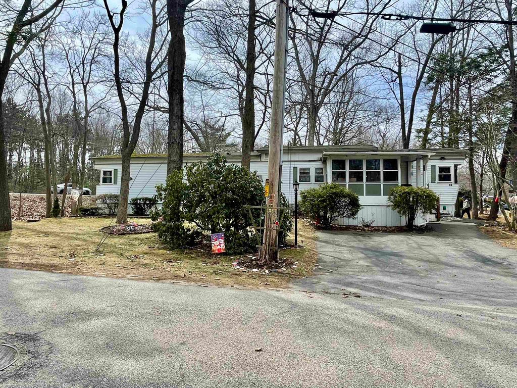 Photo of 86 Brown Avenue, Seabrook, NH 03874 (MLS # 5081472)