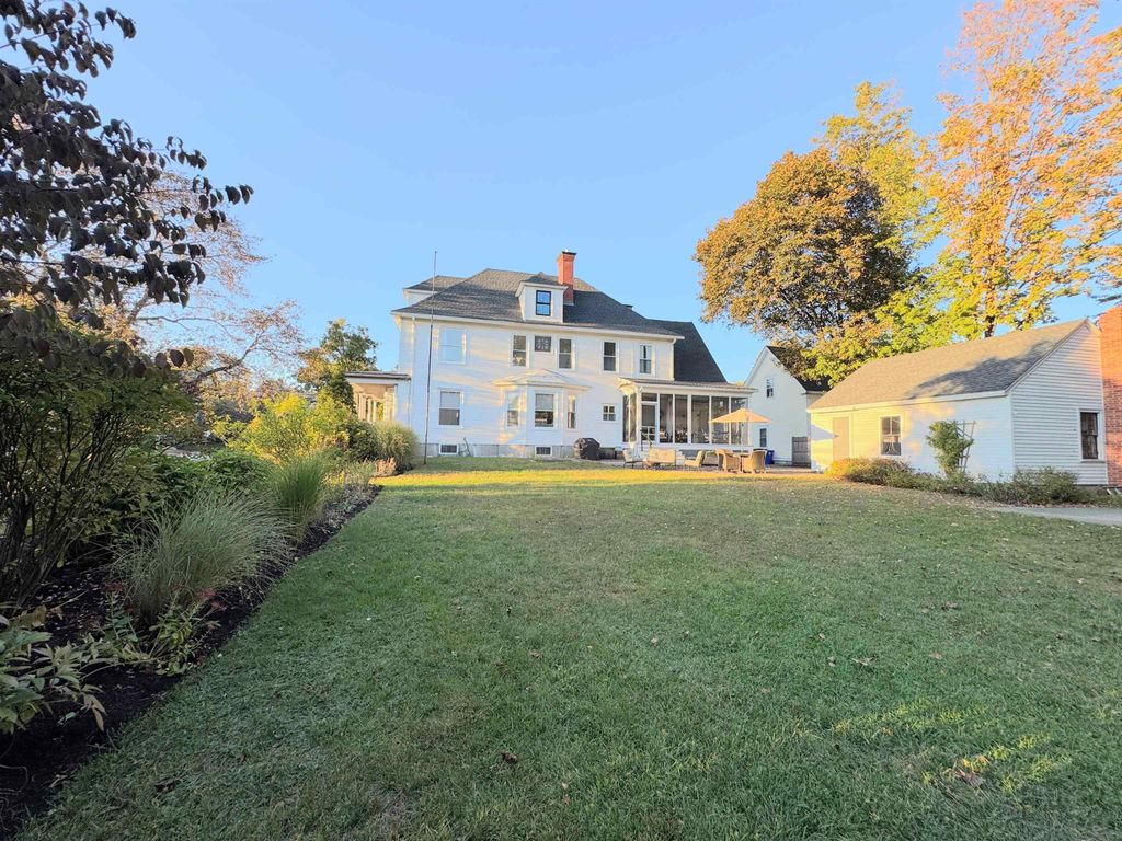 Photo of 887 Chestnut Street, Manchester, NH 03104 (MLS # 5064951)