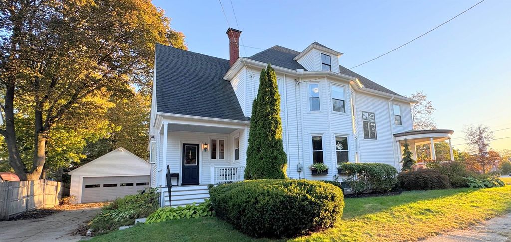Photo of 887 Chestnut Street, Manchester, NH 03104 (MLS # 5064951)