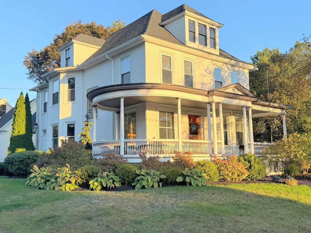 Photo of 887 Chestnut Street, Manchester, NH 03104 (MLS # 5064951)