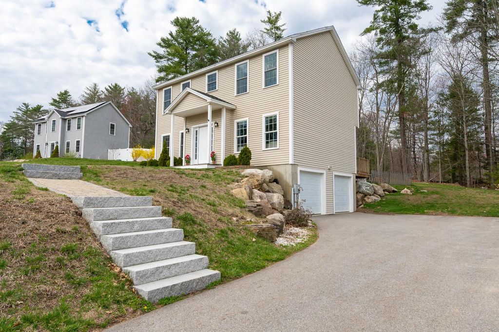 Photo of 3 Jadyns Way, Raymond, NH 03077 (MLS # 5083830)