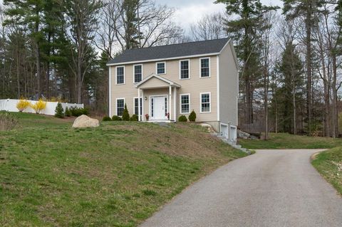 Photo of 3 Jadyns Way, Raymond, NH 03077 (MLS # 5083830)
