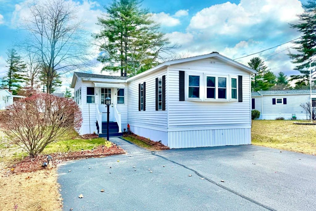 Photo of 5 Plainfield Lane, Nashua, NH 03062 (MLS # 5070091)
