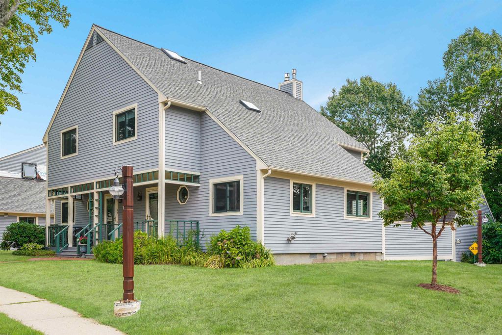 Photo of 82 Spinnaker Way, Portsmouth, NH 03801 (MLS # 5080158)