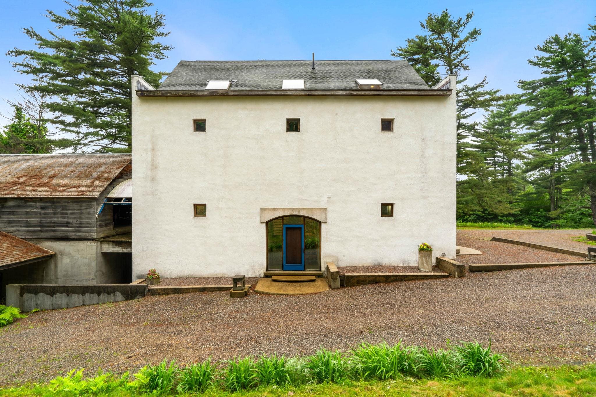 435 & 437 Avery Hill Road