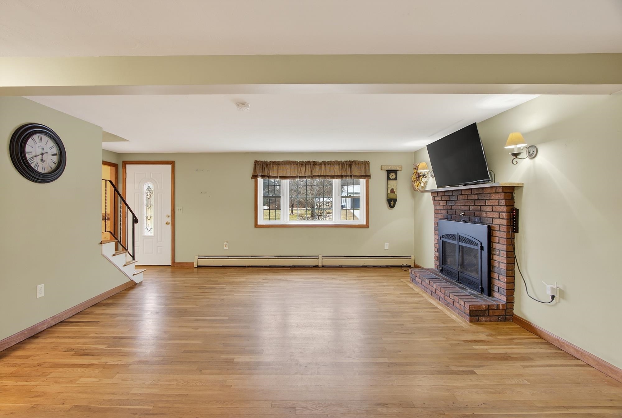 Merrimack, New Hampshire 03054, United States, 3 Bedrooms Bedrooms, ,2 BathroomsBathrooms,Residential,Pending,251562