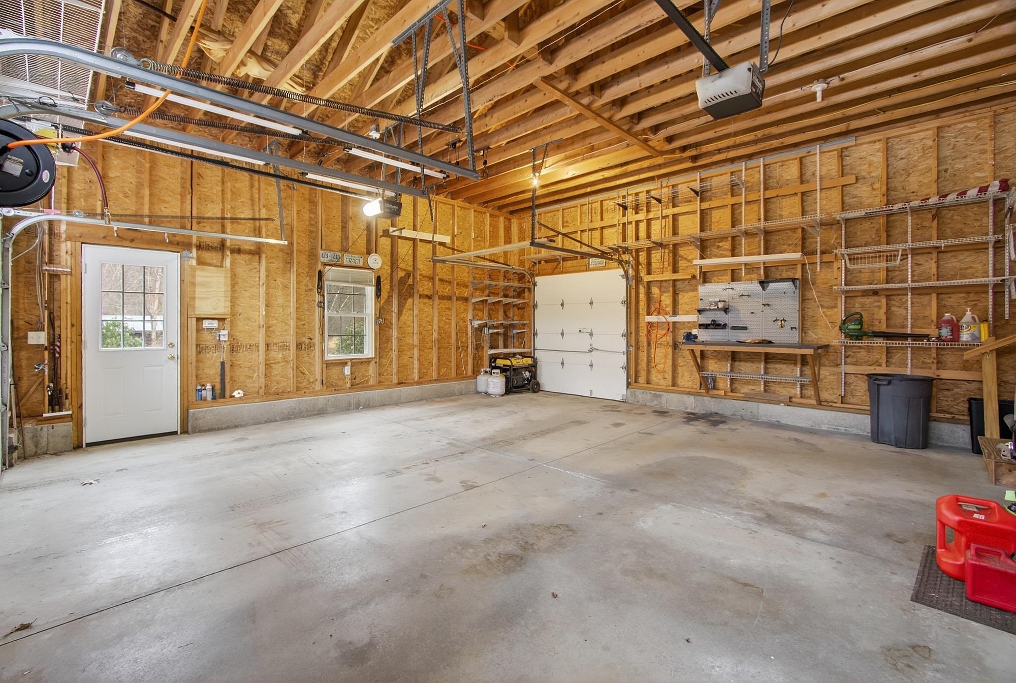 Merrimack, New Hampshire 03054, United States, 3 Bedrooms Bedrooms, ,2 BathroomsBathrooms,Residential,Pending,251562