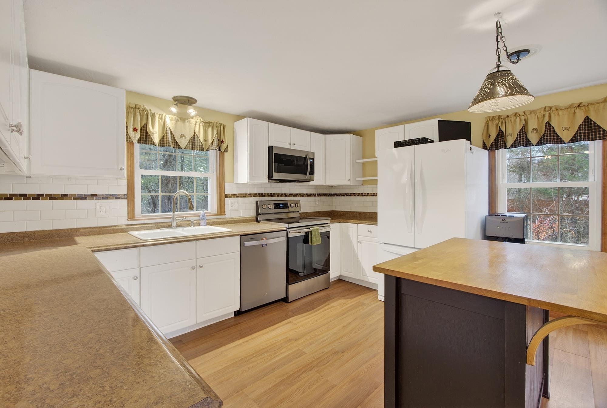 Merrimack, New Hampshire 03054, United States, 3 Bedrooms Bedrooms, ,2 BathroomsBathrooms,Residential,Pending,251562