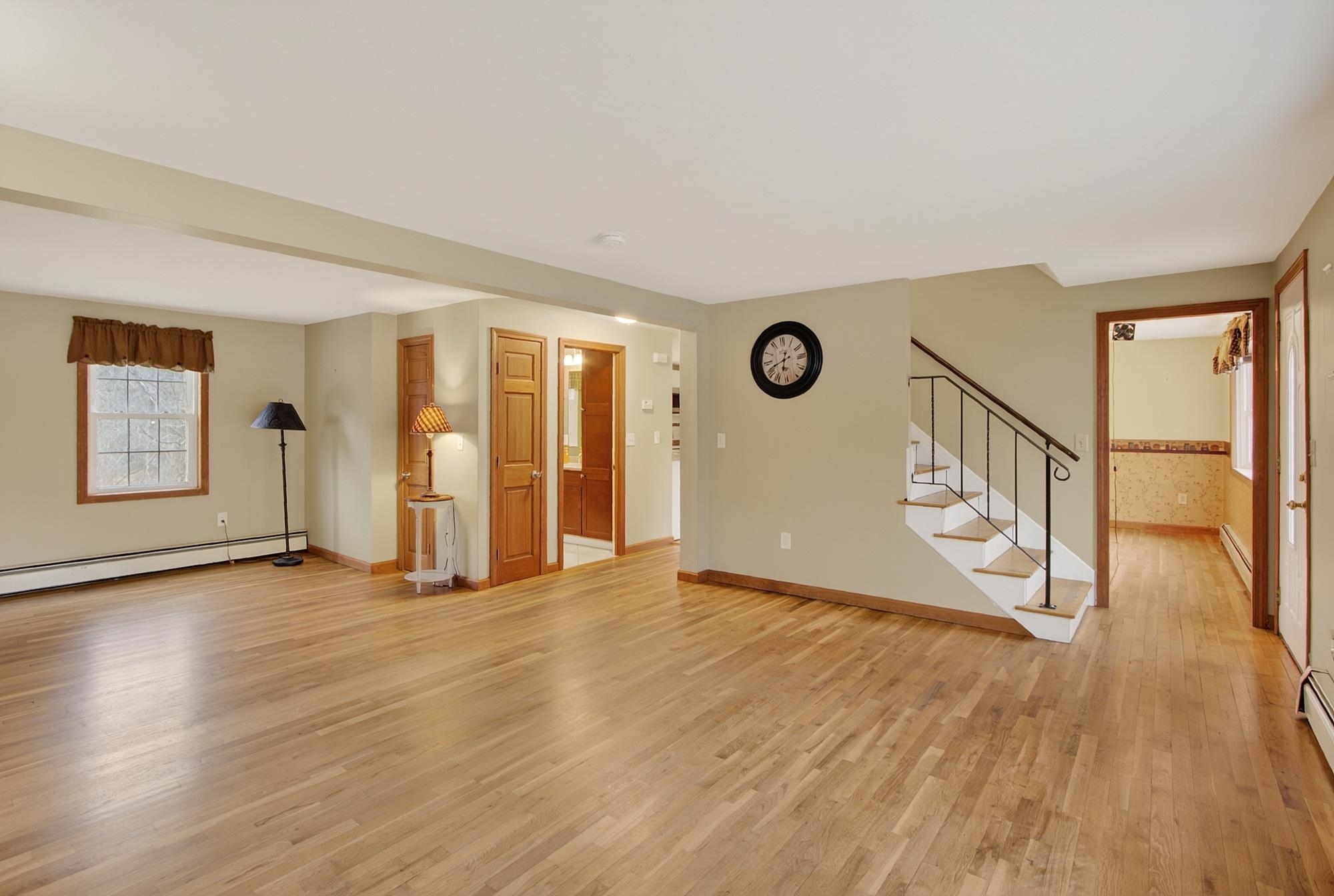 Merrimack, New Hampshire 03054, United States, 3 Bedrooms Bedrooms, ,2 BathroomsBathrooms,Residential,Pending,251562