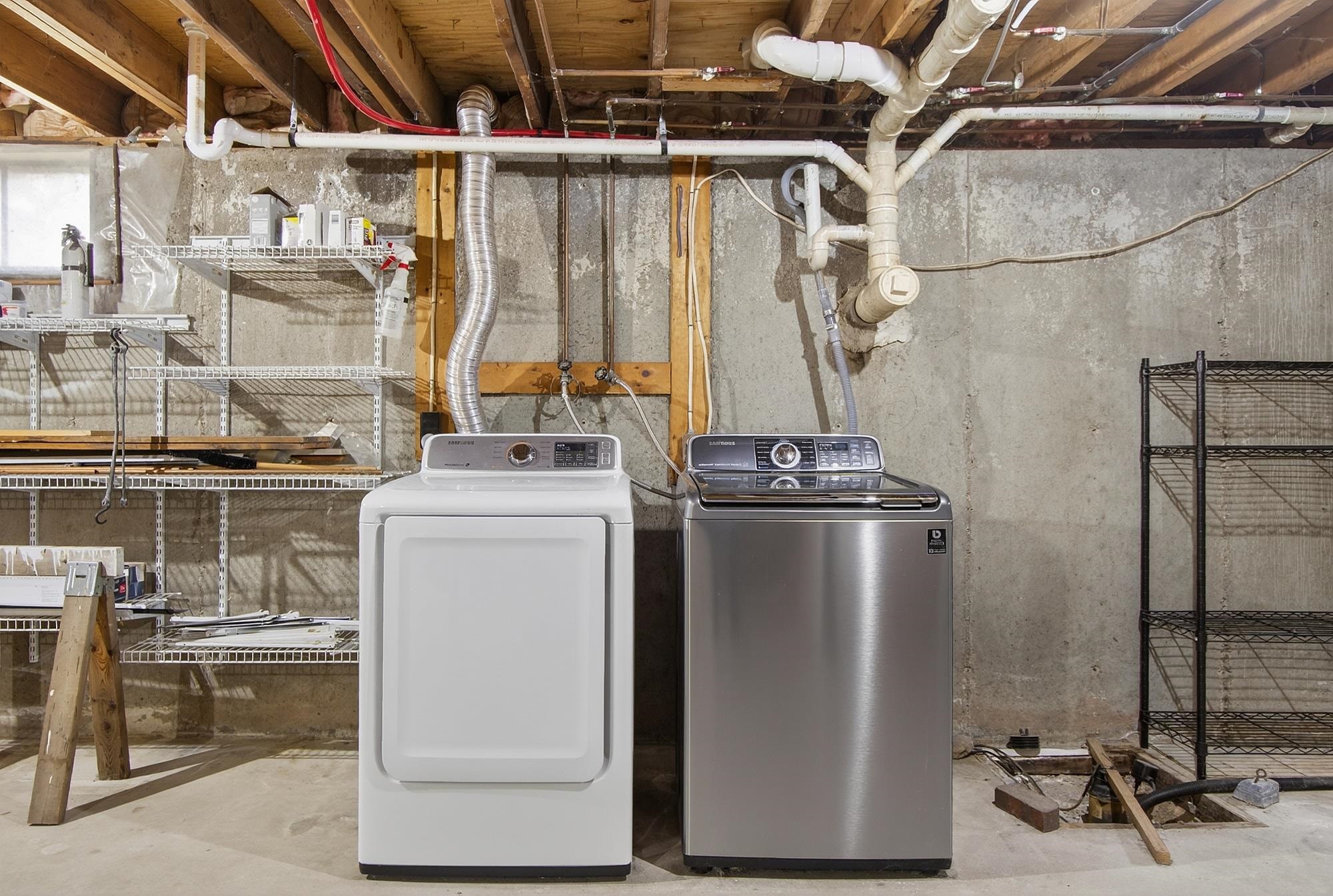 Merrimack, New Hampshire 03054, United States, 3 Bedrooms Bedrooms, ,2 BathroomsBathrooms,Residential,Pending,251562