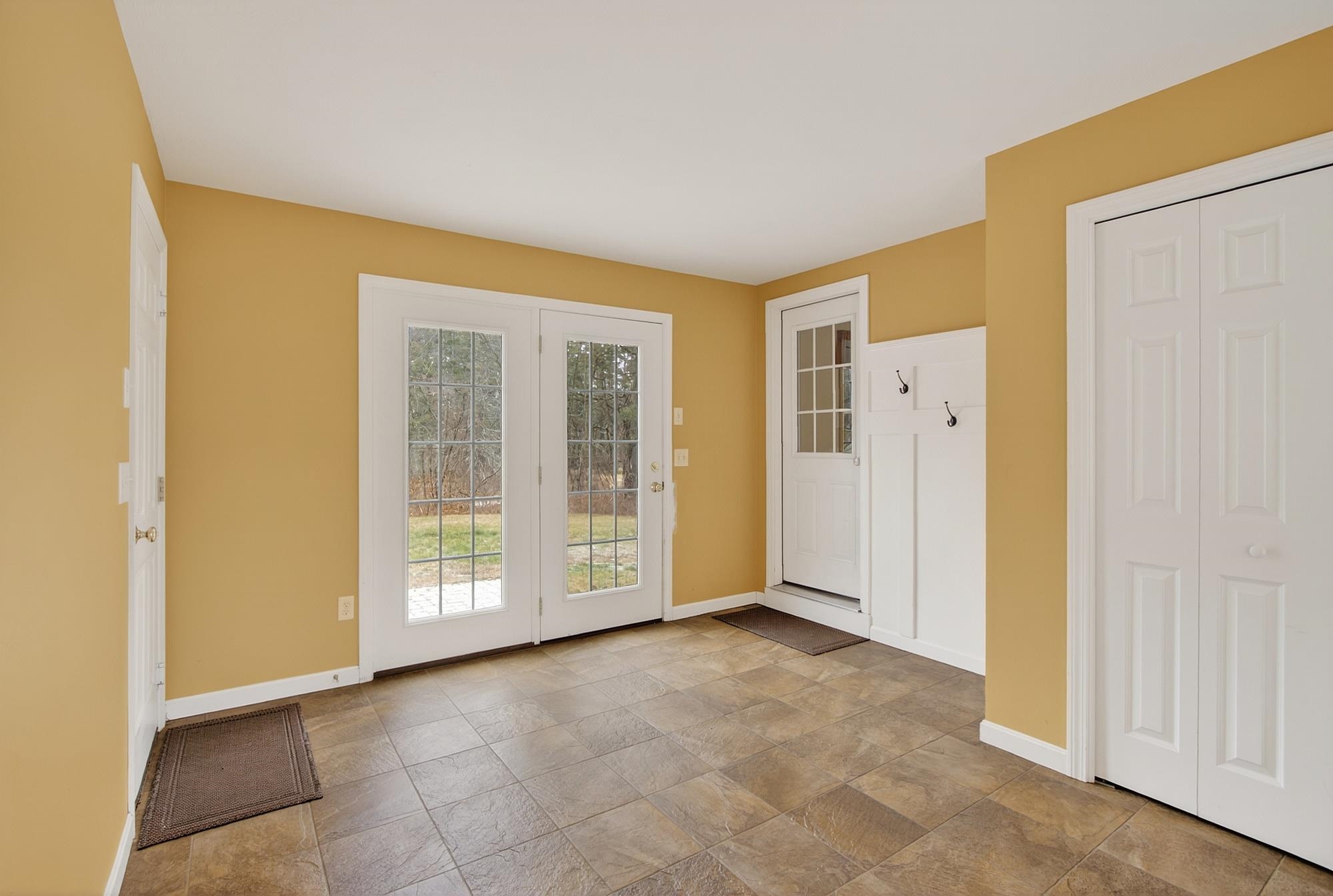 Merrimack, New Hampshire 03054, United States, 3 Bedrooms Bedrooms, ,2 BathroomsBathrooms,Residential,Pending,251562