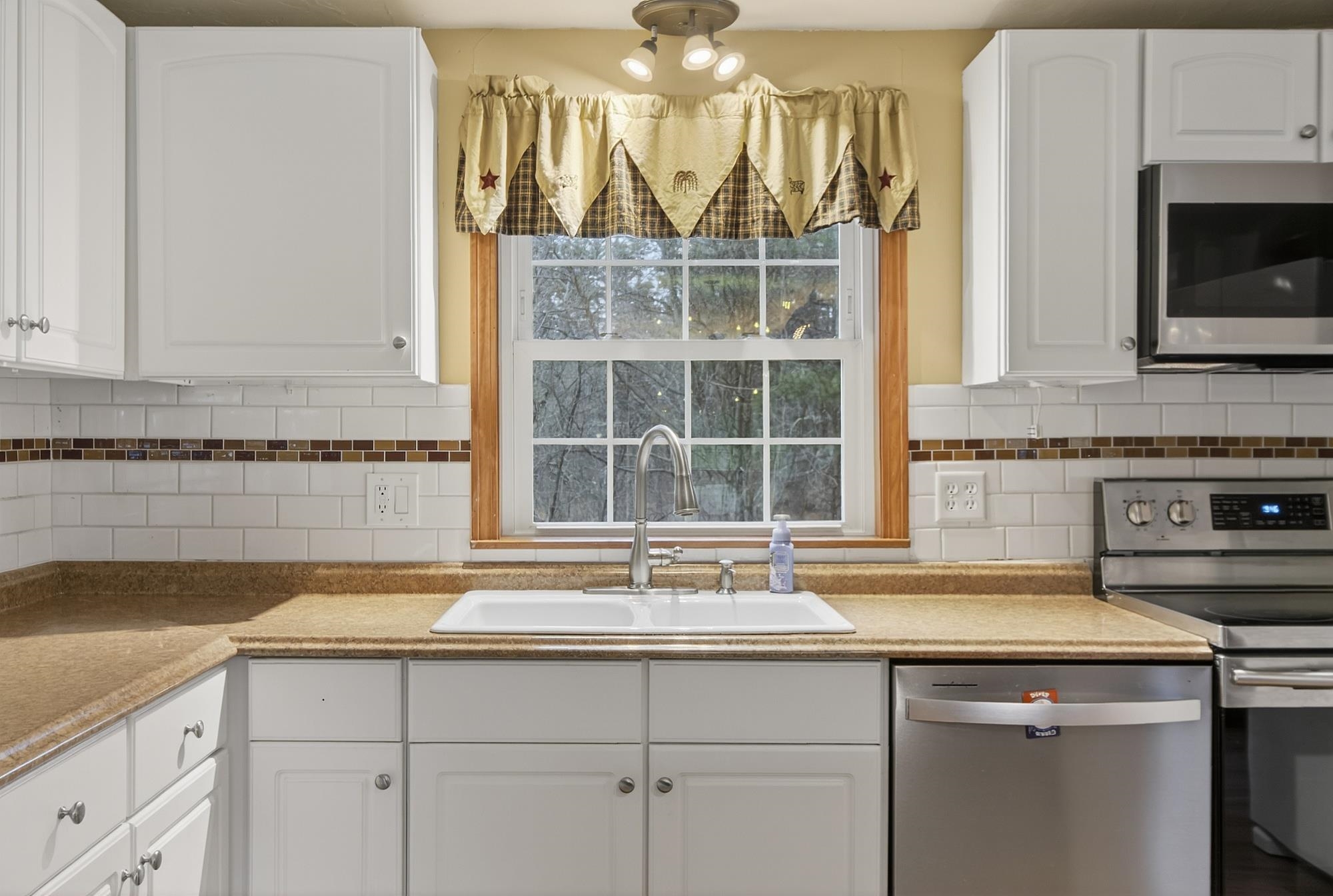 Merrimack, New Hampshire 03054, United States, 3 Bedrooms Bedrooms, ,2 BathroomsBathrooms,Residential,Pending,251562