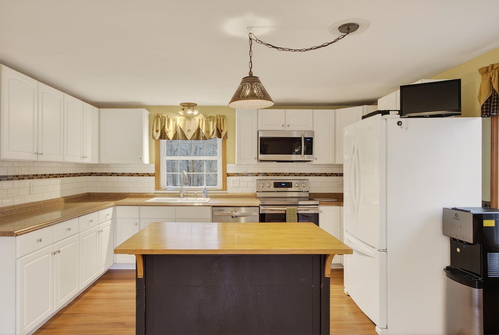 Merrimack, New Hampshire 03054, United States, 3 Bedrooms Bedrooms, ,2 BathroomsBathrooms,Residential,Pending,251562