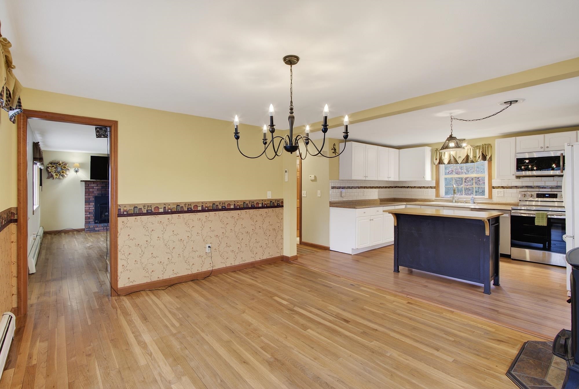 Merrimack, New Hampshire 03054, United States, 3 Bedrooms Bedrooms, ,2 BathroomsBathrooms,Residential,Pending,251562