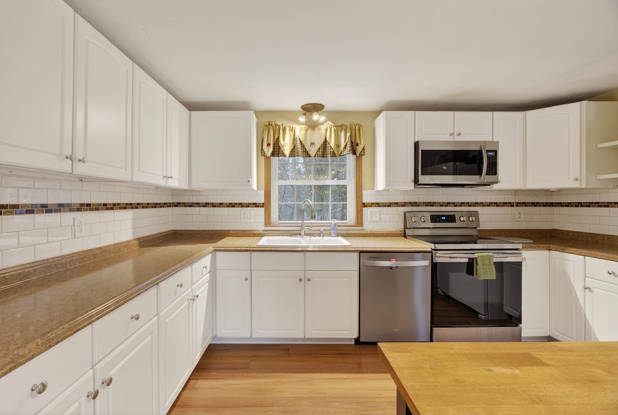 Merrimack, New Hampshire 03054, United States, 3 Bedrooms Bedrooms, ,2 BathroomsBathrooms,Residential,Pending,251562