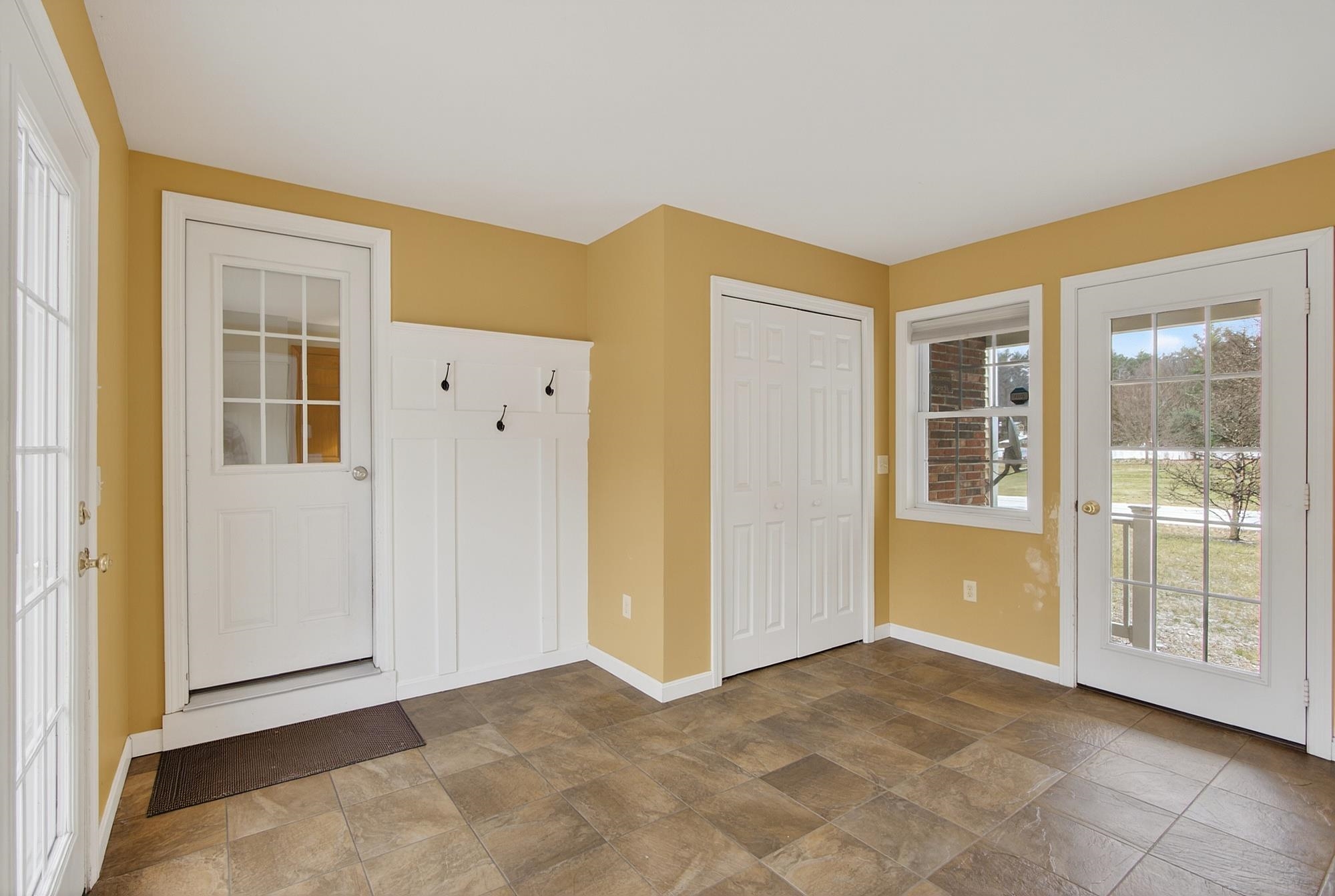 Merrimack, New Hampshire 03054, United States, 3 Bedrooms Bedrooms, ,2 BathroomsBathrooms,Residential,Pending,251562