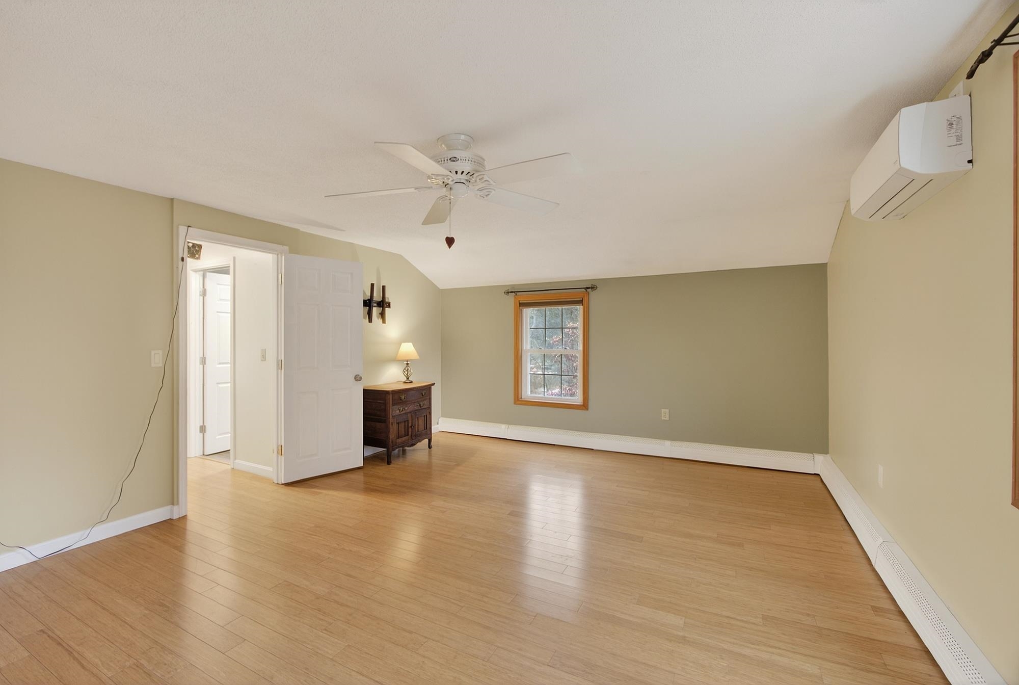 Merrimack, New Hampshire 03054, United States, 3 Bedrooms Bedrooms, ,2 BathroomsBathrooms,Residential,Pending,251562