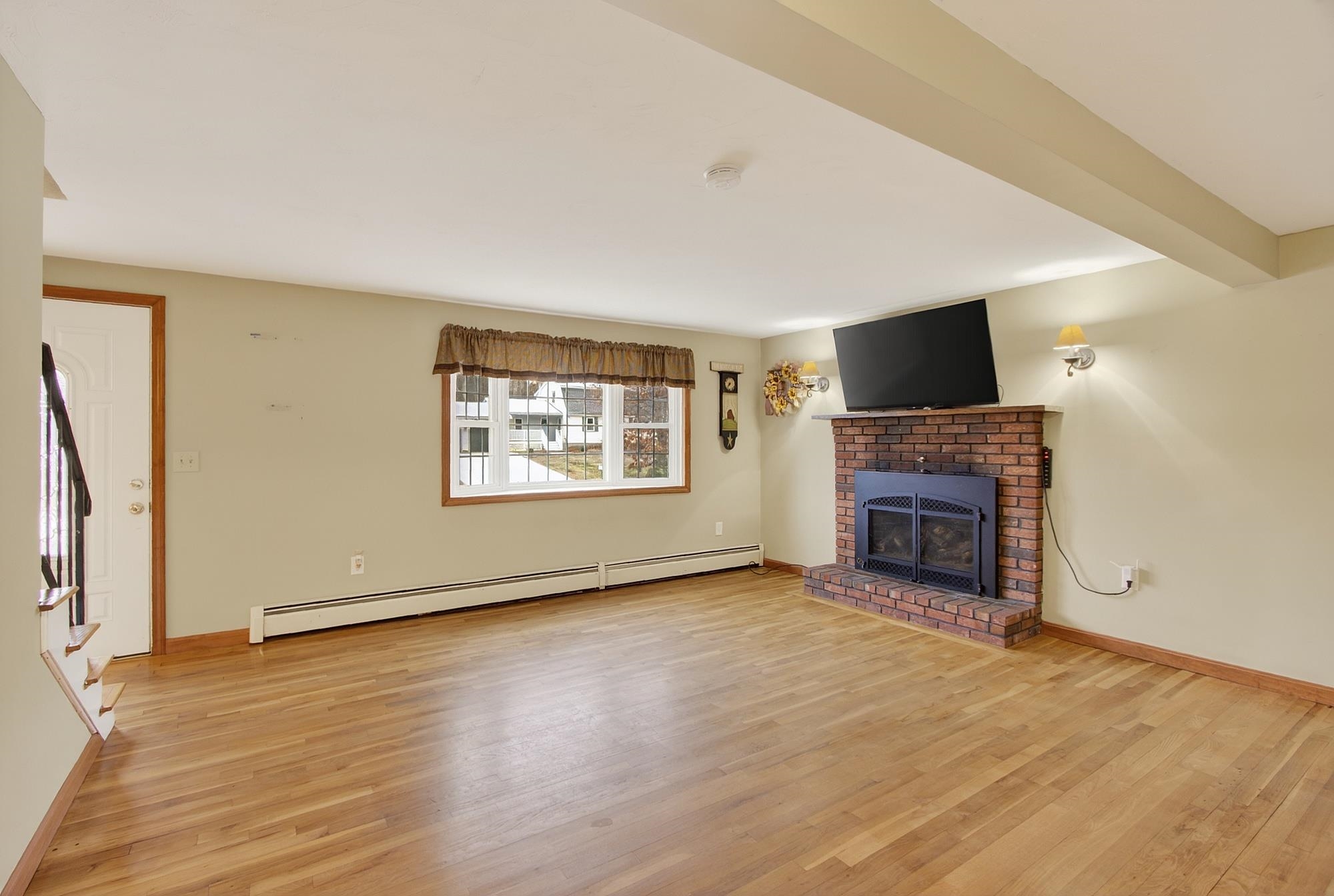 Merrimack, New Hampshire 03054, United States, 3 Bedrooms Bedrooms, ,2 BathroomsBathrooms,Residential,Pending,251562