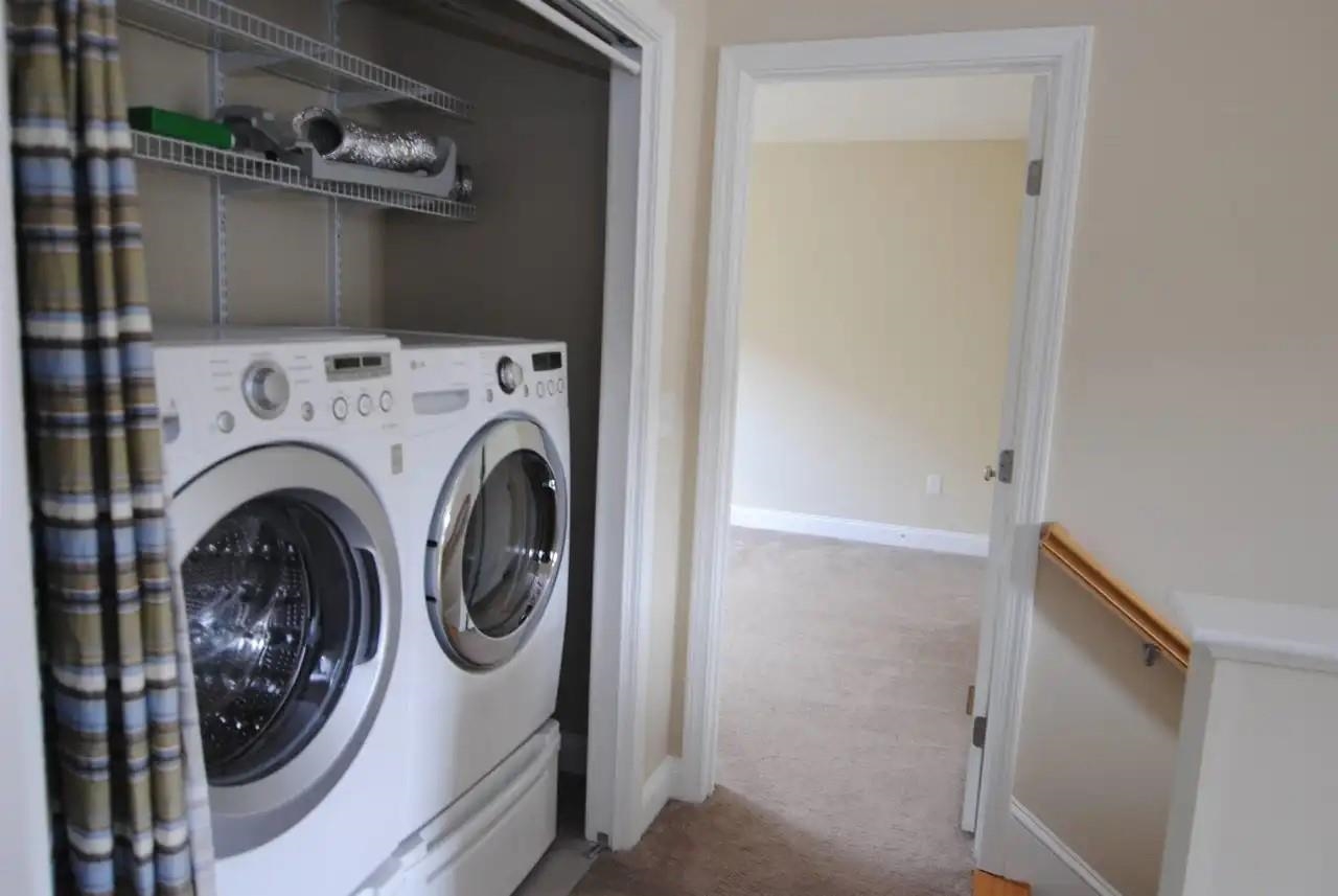 Nashua, New Hampshire 03062, United States, 4 Bedrooms Bedrooms, ,2 BathroomsBathrooms,Residential,Active,141474